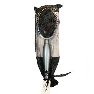 NWT aria detangling brush